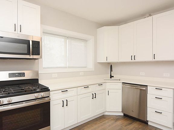 3rd image of 3907 W Wellington Ave #1R