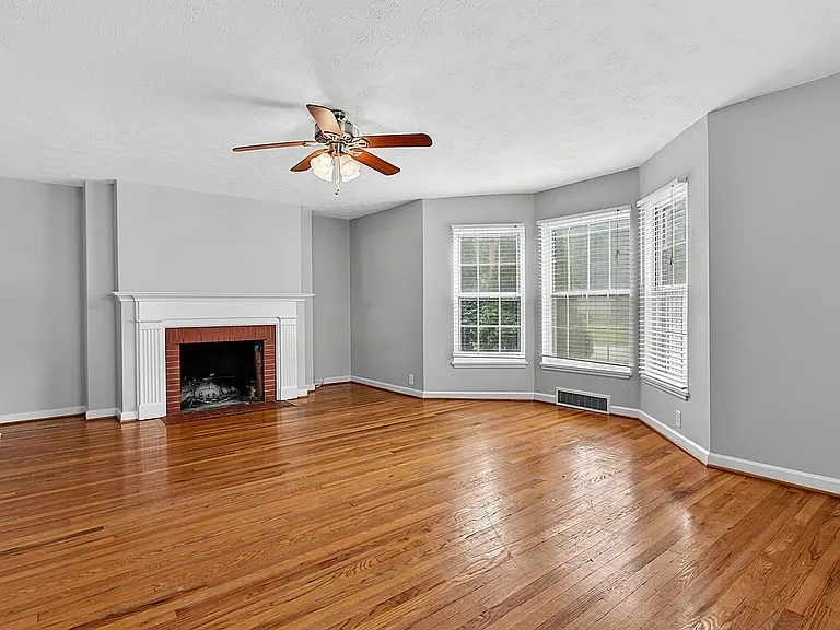 5661 N Illinois St #5661 — Photo 5