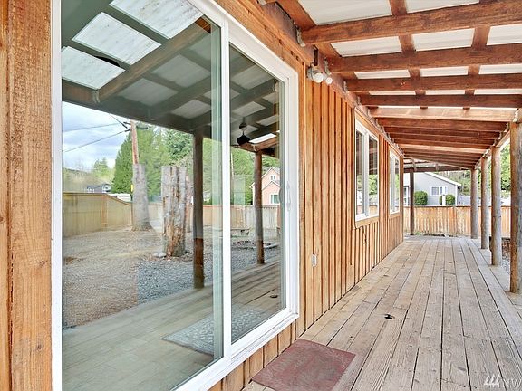 3rd image of 626 Railroad Ave
