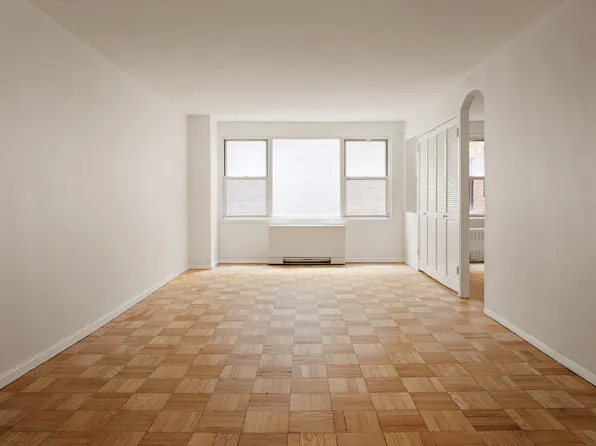 440 East 62nd Street image 2 of 7