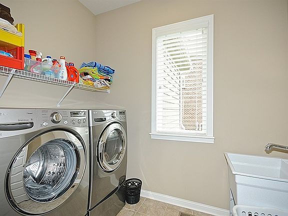 5th image of 2711 E High Grove Cir