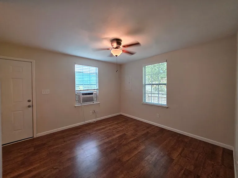 5142 Regalo Dr — Photo 11