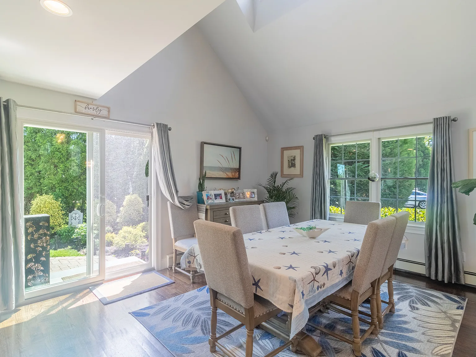 Southampton Village Oasis — Photo 4