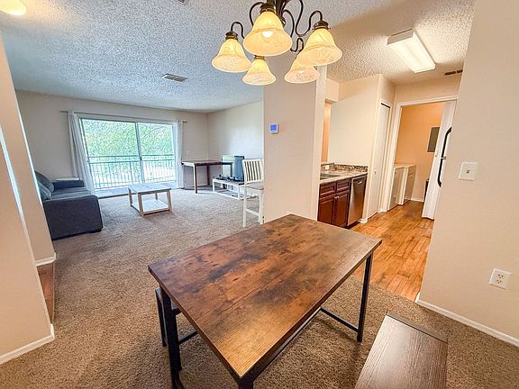 4th image of 3705 SW 27th St APT 924