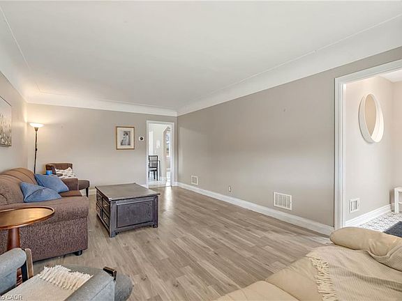 5th image of 165 Rosewood Rd