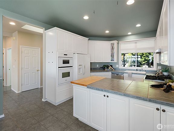 4th image of 3909 View Ridge #14