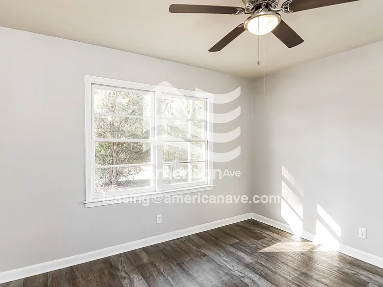 1494141_011_bedroom_13.jpg