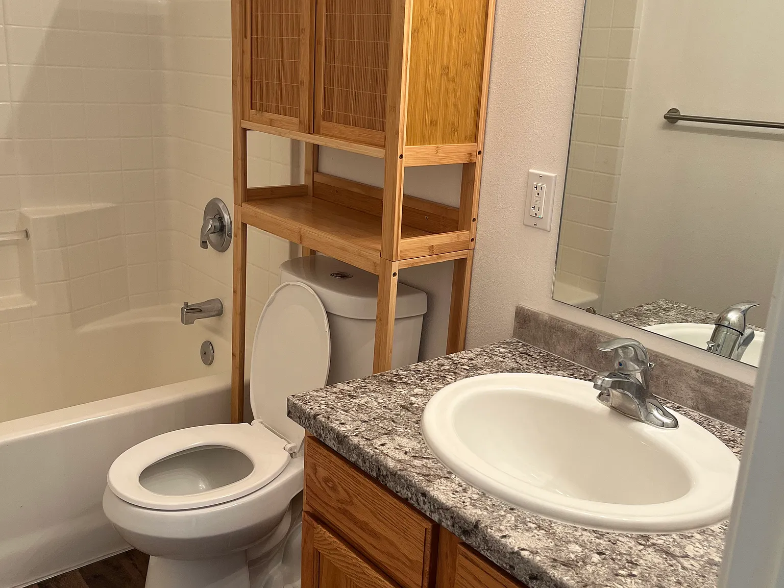 2 bed, 945 sqft, $1,400 — Photo 2