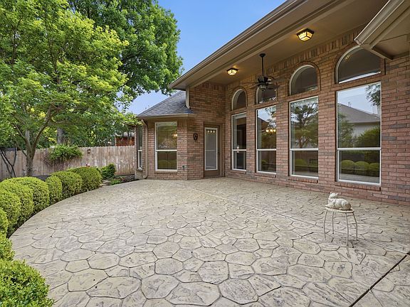 2nd image of 1921 Old York Dr