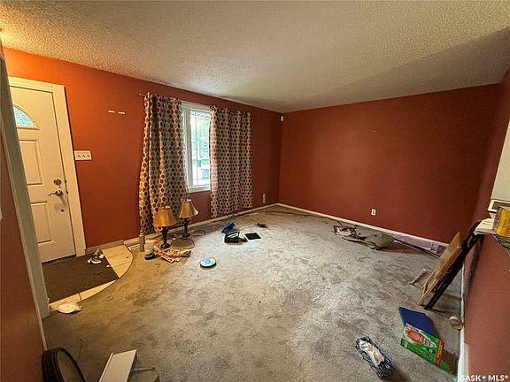 3rd image of 629 Lisgar Ave
