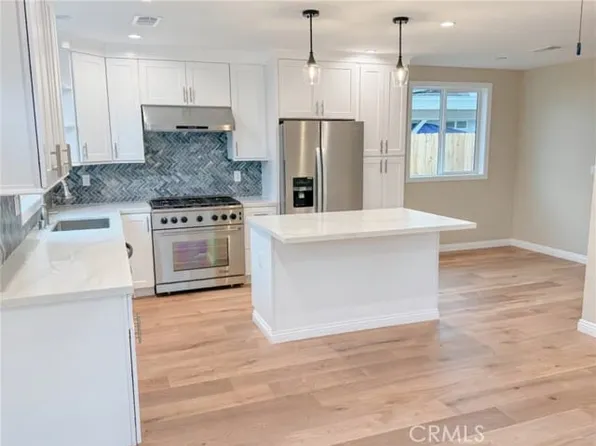 18564 Arminta St, Northridge, CA 91325