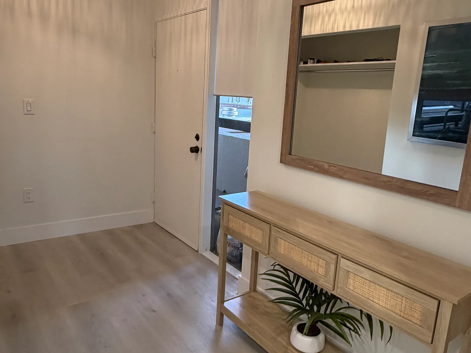2 bed, 1054 sqft, $6,500 — Photo 2