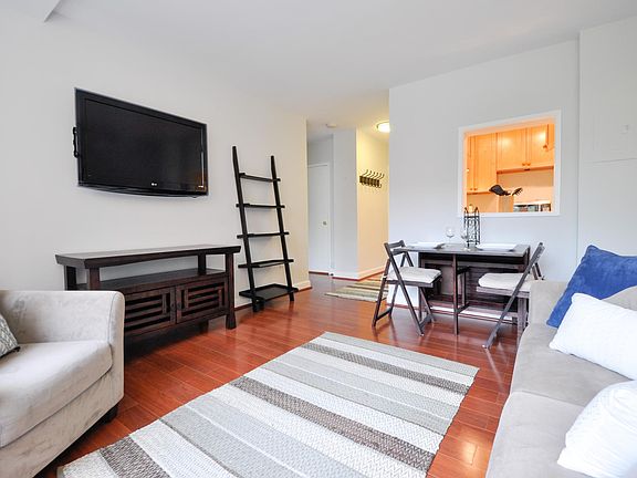 3rd image of 1111 Arlington Blvd APT 404