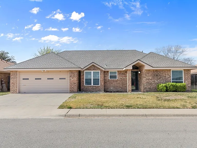 3309 Edgemont Dr — Photo 2