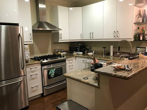 4th image of 1126 Green St