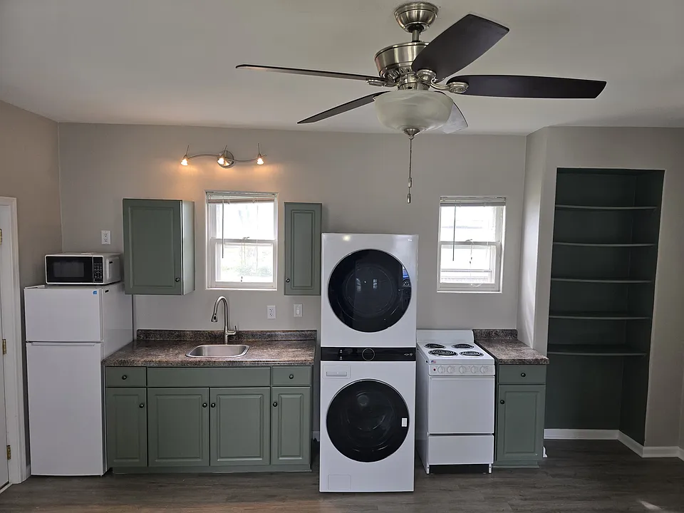 606 Avenue C #1/2