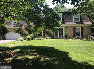 1070 Harriman St, Great Falls, VA 22066