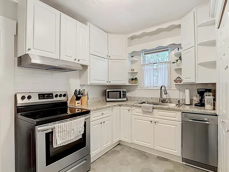 115 E Lambright St — Photo 5