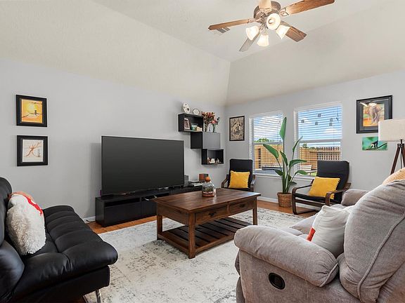 4th image of 5614 Savannah Woods Ln
