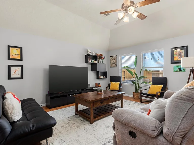 5614 Savannah Woods Ln — Photo 4