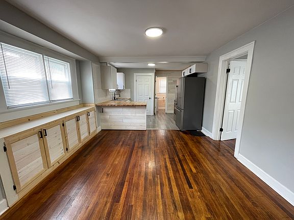 5th image of 1430 N Grant Ave