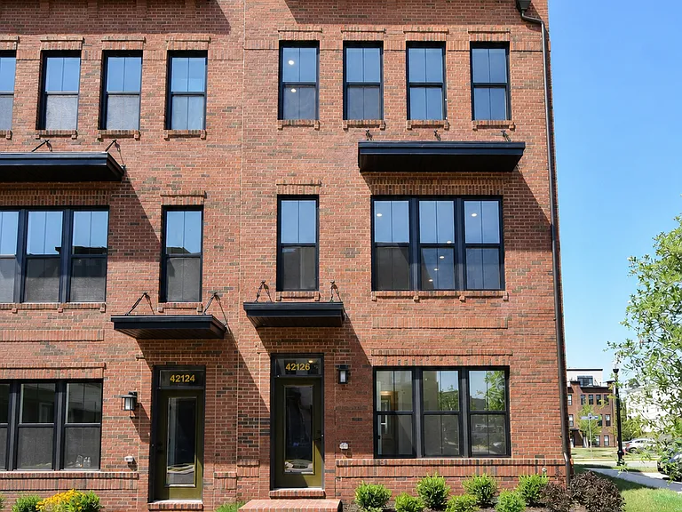 42126 Hazel Grove Ter — Photo 1