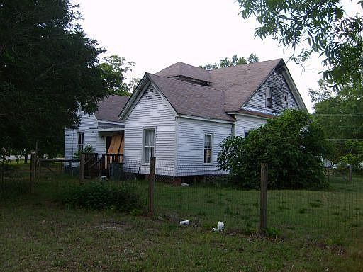 2nd image of 310 Pannell Rd