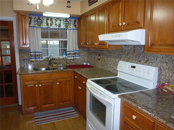 5th image of 1629 Gainesville Dr
