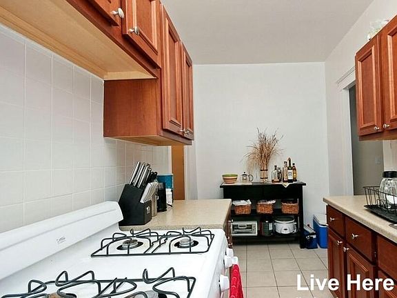4th image of 553 W Wellington Ave APT 2N