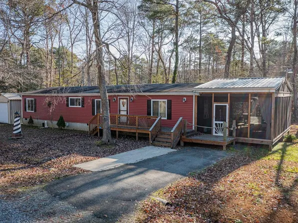 76 Davis Dr, Reedville, VA 22539