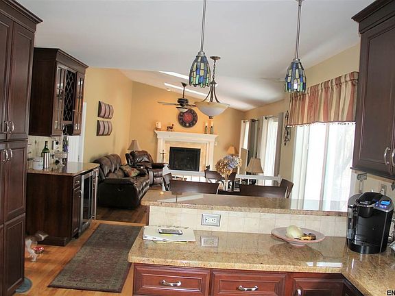 5th image of 27 Lincoln Ave