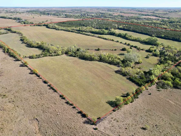 26605 Oregon Trail Rd, Saint Marys, KS 66536