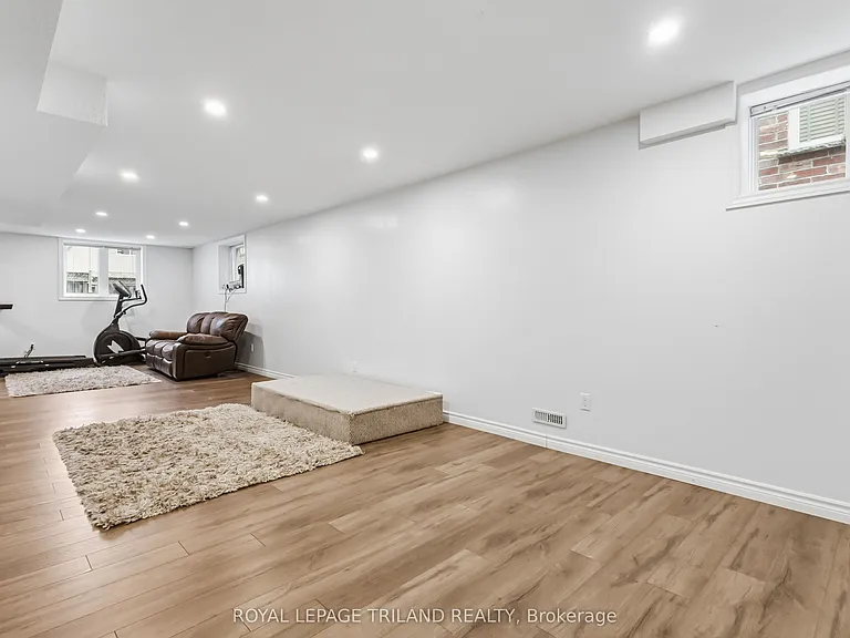 860 Kettleridge St — Photo 32