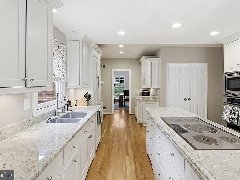 7715 Crossover Dr — Photo 15