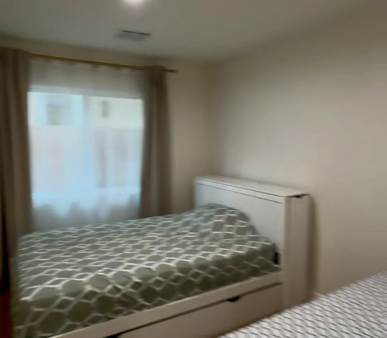 2 bed, 1000 sqft, $4,250 — Photo 3