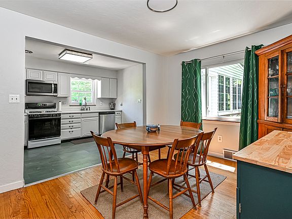5th image of 95 Twin Oak Dr