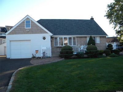 86 Lloyd, East Meadow, NY, 11554