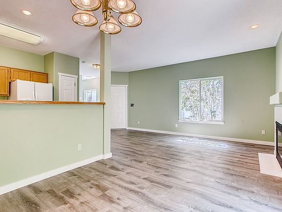 OPen concept with fireplace