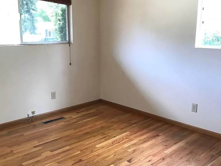 3824 W Greenbrier Dr — Photo 5