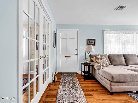 5th image of 102 White Street