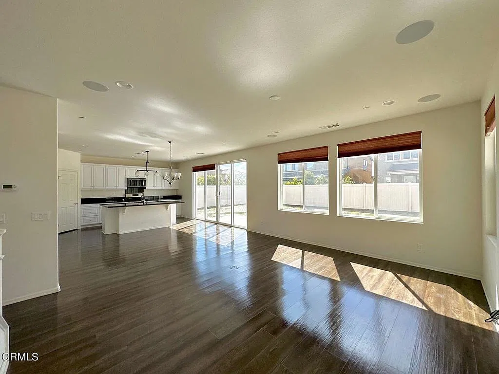 4 bed, 3.0 bath, 2259 sqft, $5,000 — Photo 3