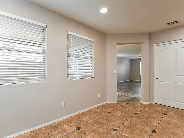 2523 E Bart St — Photo 11
