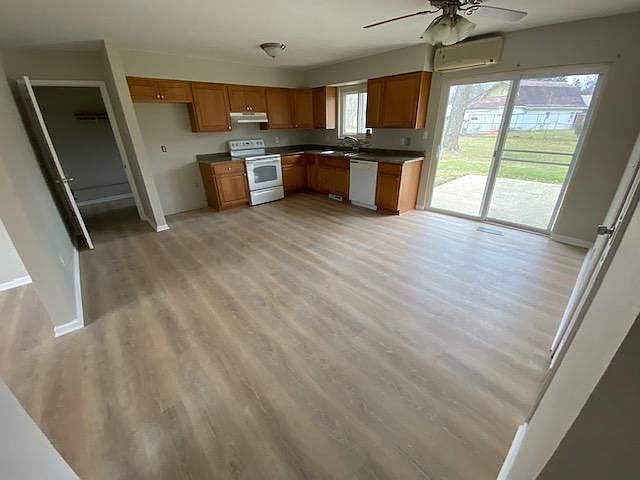 1st image of 14136 Niagara Dr #1