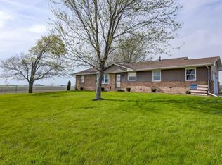 114 2200th St, New Holland, IL 62671