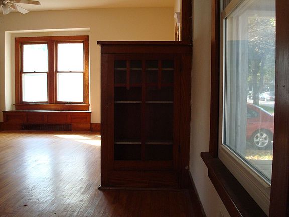5th image of 330 N Clarkson St