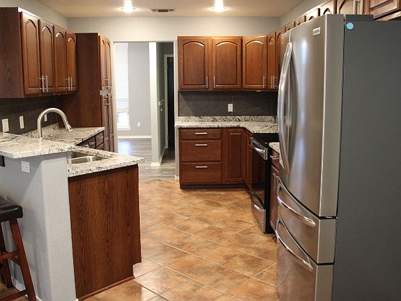4th image of 1377 Oakwood Cir