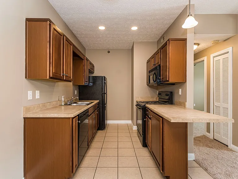 Greenbrier Apartments — Photo 30
