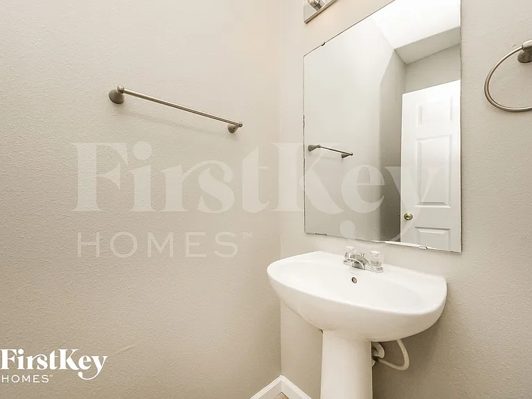 796 Lakeview Pointe Dr — Photo 13