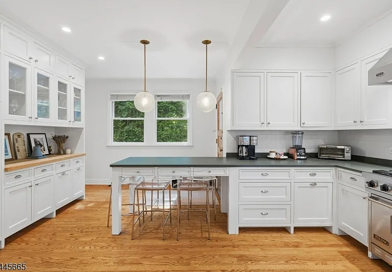 40 Oakwood Ave — Photo 14