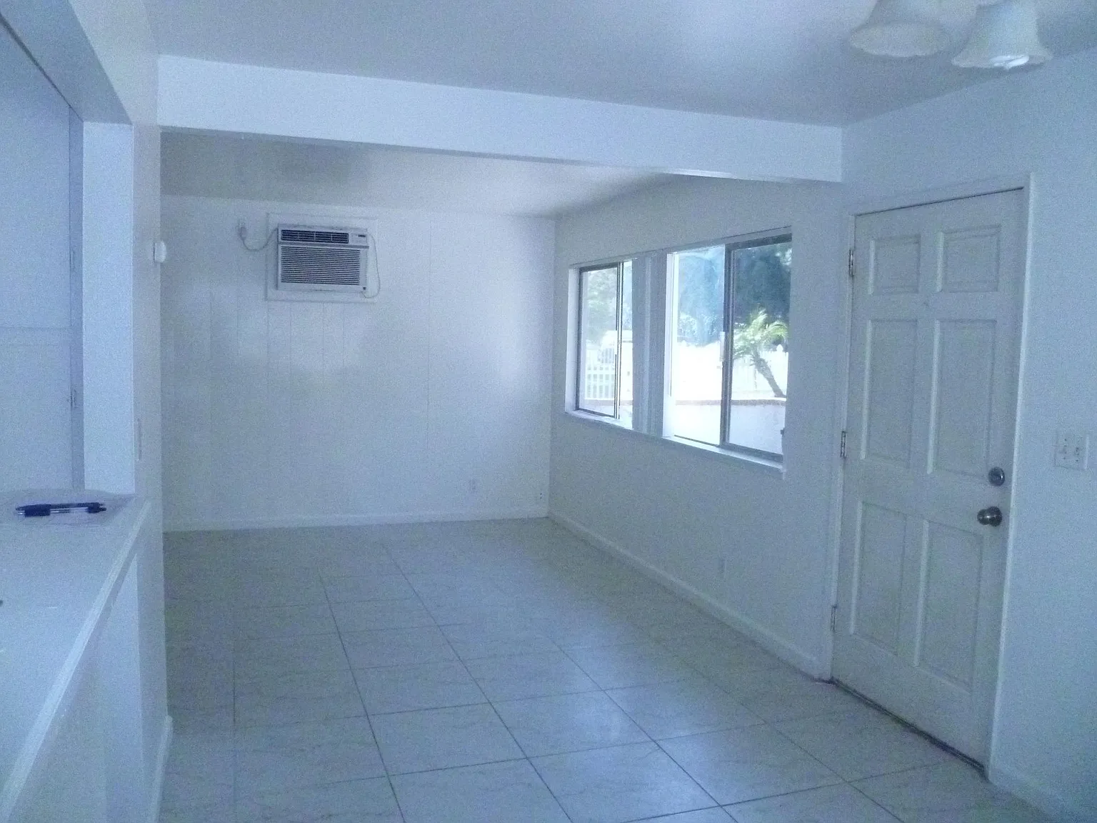 2 bed, 945 sqft, $2,880 — Photo 3